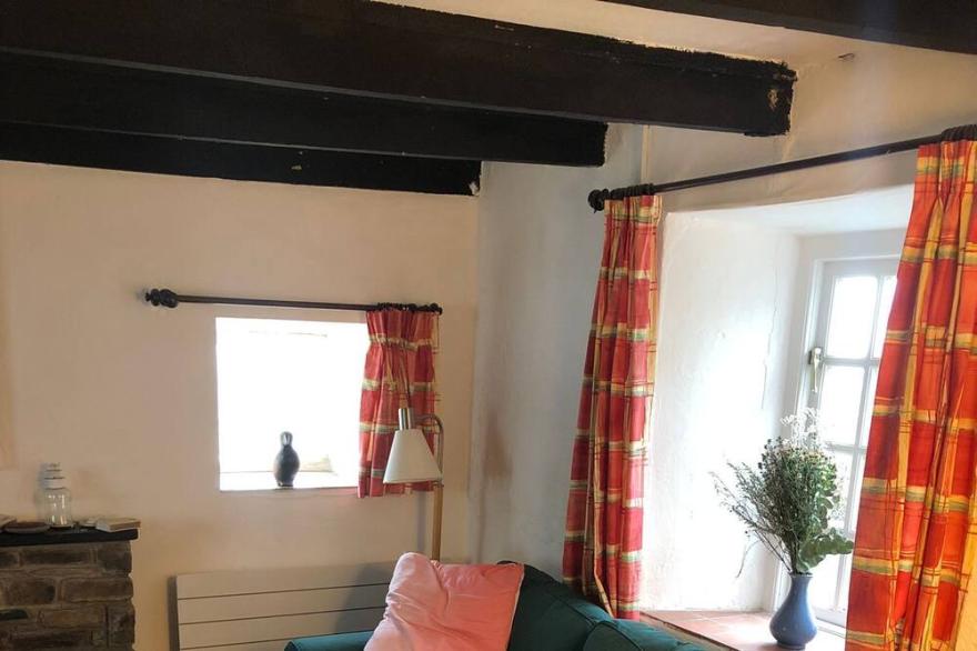 Cottage With Sea Views Large Garden and Pet Friendly
