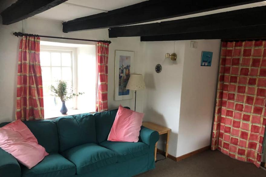 Cottage With Sea Views Large Garden and Pet Friendly