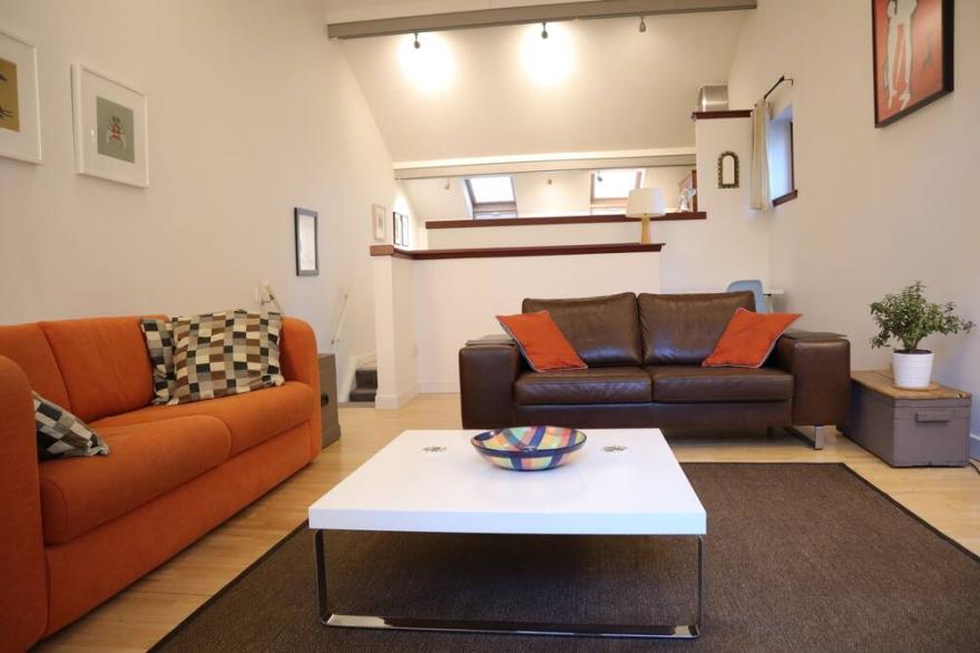 Lovely Townouse with private entrance and parking