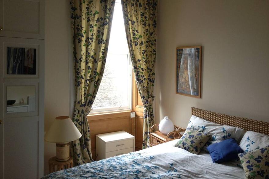 Fabulous apartment close to train station