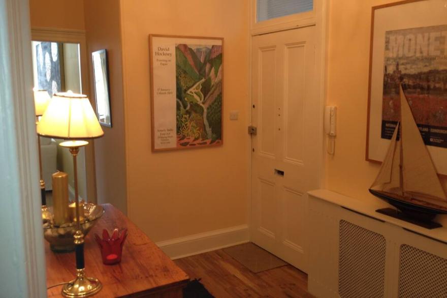 Fabulous apartment close to train station
