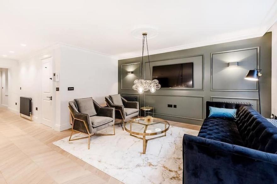 STUNNING MAYFAIR HOME SLEEPS 4