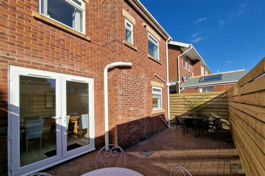 4 Bedroom Bentinck House by DYSA Living