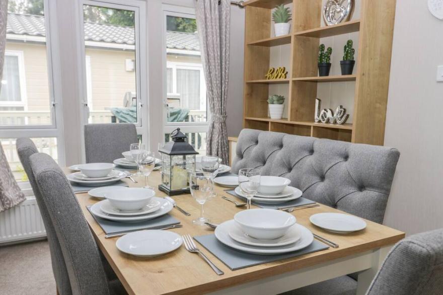 CAYTON PINES, pet friendly, character holiday cottage in Scarborough