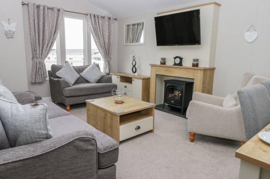 CAYTON PINES, pet friendly, character holiday cottage in Scarborough