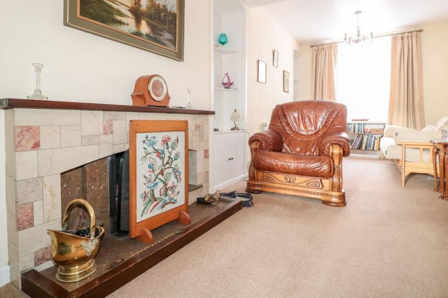 7 GLENDOWER STREET, family friendly, with a garden in Monmouth