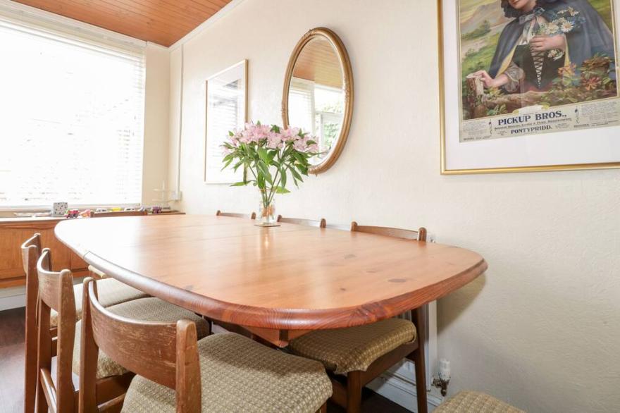 7 GLENDOWER STREET, family friendly, with a garden in Monmouth