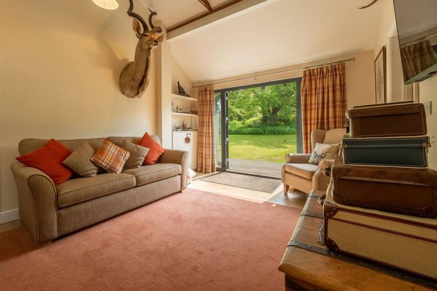 A fabulous, single-storey lodge for two nestled in the heart of the Suffolk countryside on the Shotl