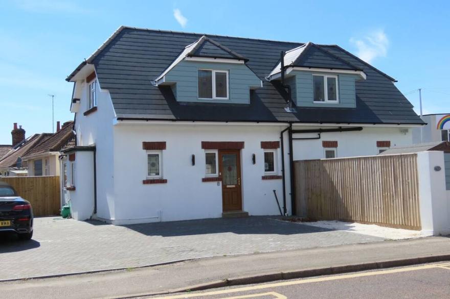 Detached Sandbanks 3 Bedroom seaside property