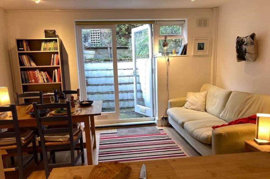 Comfy child/dog friendly garden flat heart Camden
