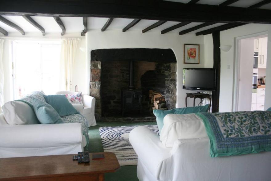 3-bed luxury cottage in unspoilt Tarka & War Horse country. Near RHS Rosemoor
