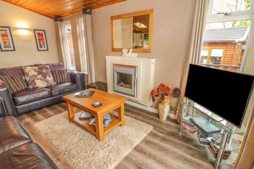 FELLVIEW LODGE, family friendly, with a garden in Troutbeck