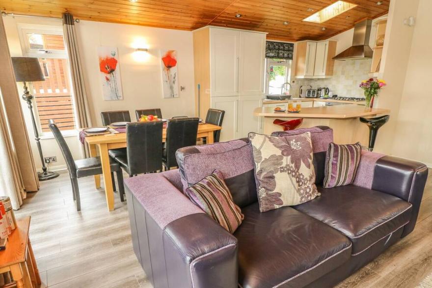 FELLVIEW LODGE, family friendly, with a garden in Troutbeck