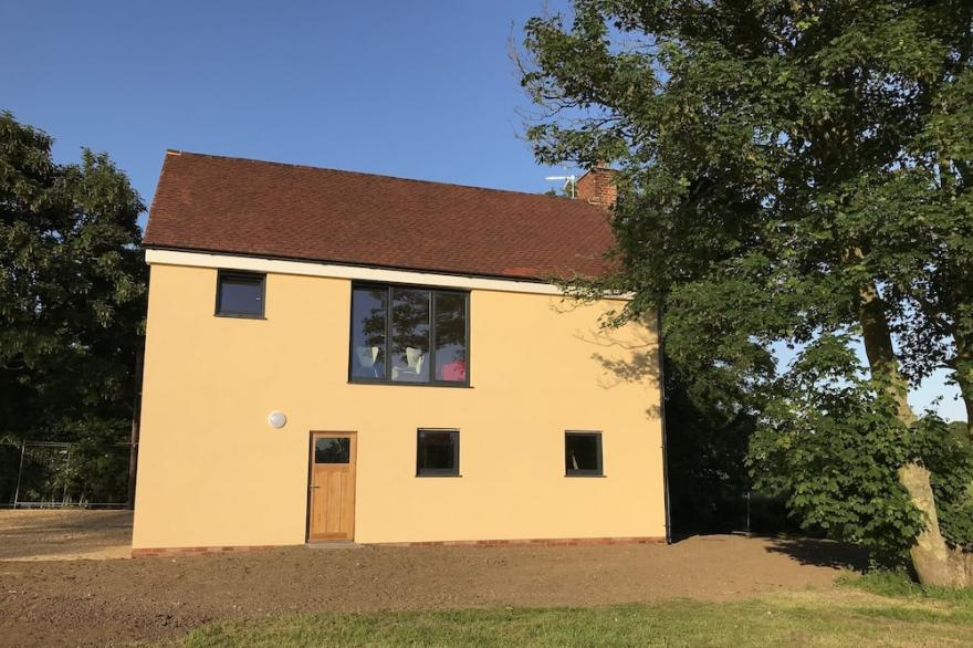 Peaceful seclusion with spectacular Essex countryside and coast a step away
