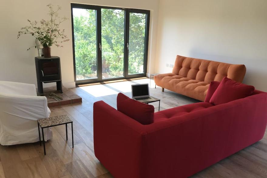 Peaceful seclusion with spectacular Essex countryside and coast a step away
