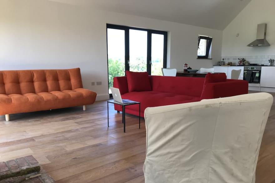 Peaceful seclusion with spectacular Essex countryside and coast a step away