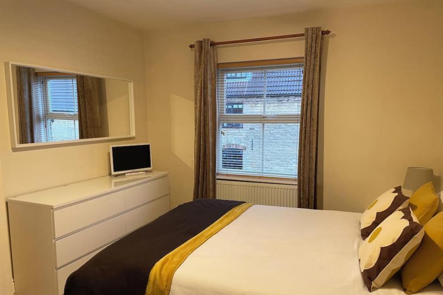 Pet friendly mews house in Central village location close to Cave Castle