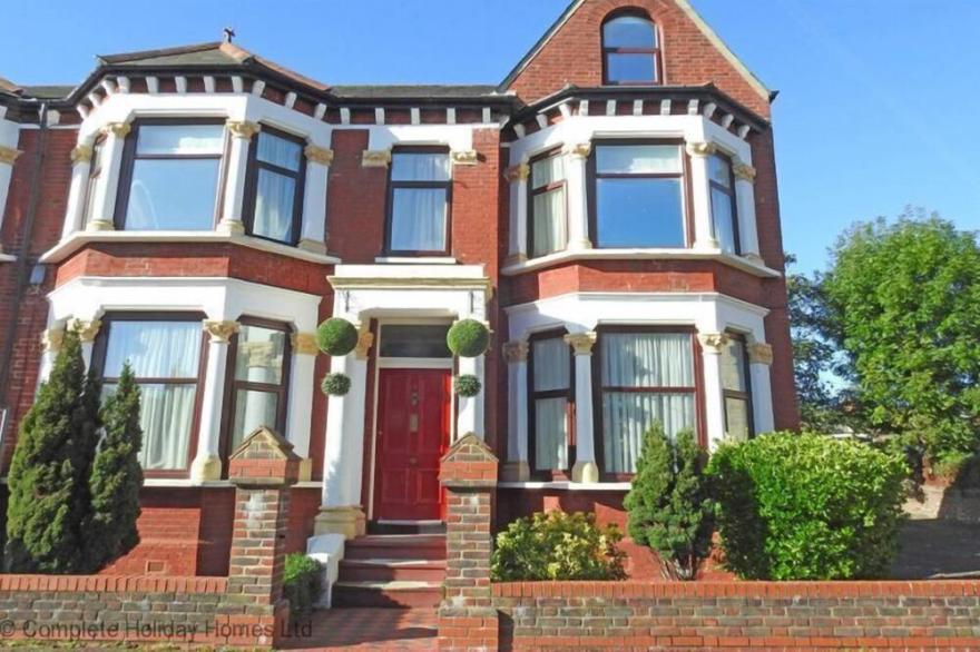 Stoke Villas -  a house that sleeps 17 guests in 5 bedrooms