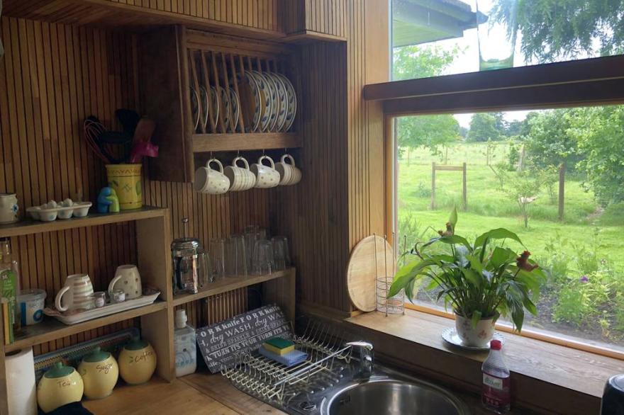 Rural self-catering lodge.South-facing sun deck, garden, views over open fields.