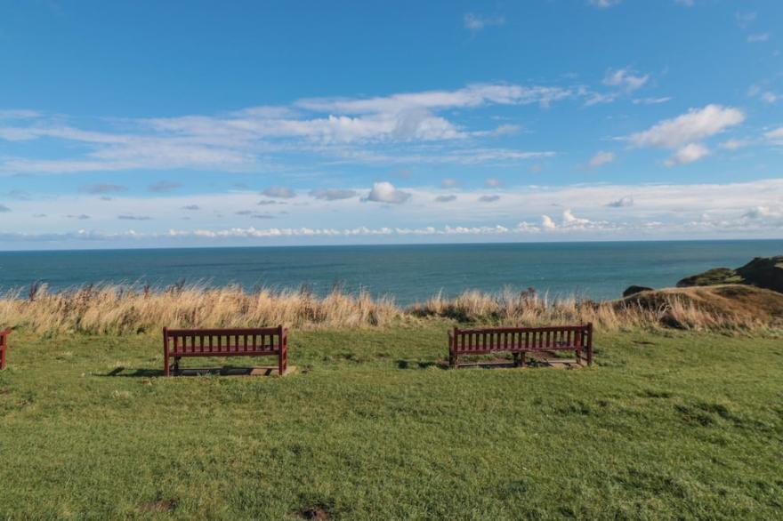 CASTAWAYS, pet friendly, character holiday cottage in Flamborough