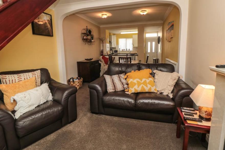 CASTAWAYS, pet friendly, character holiday cottage in Flamborough