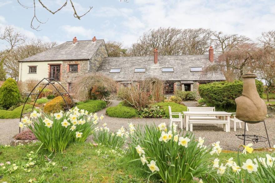 ASH COTTAGE, family friendly, character holiday cottage in Warbstow,