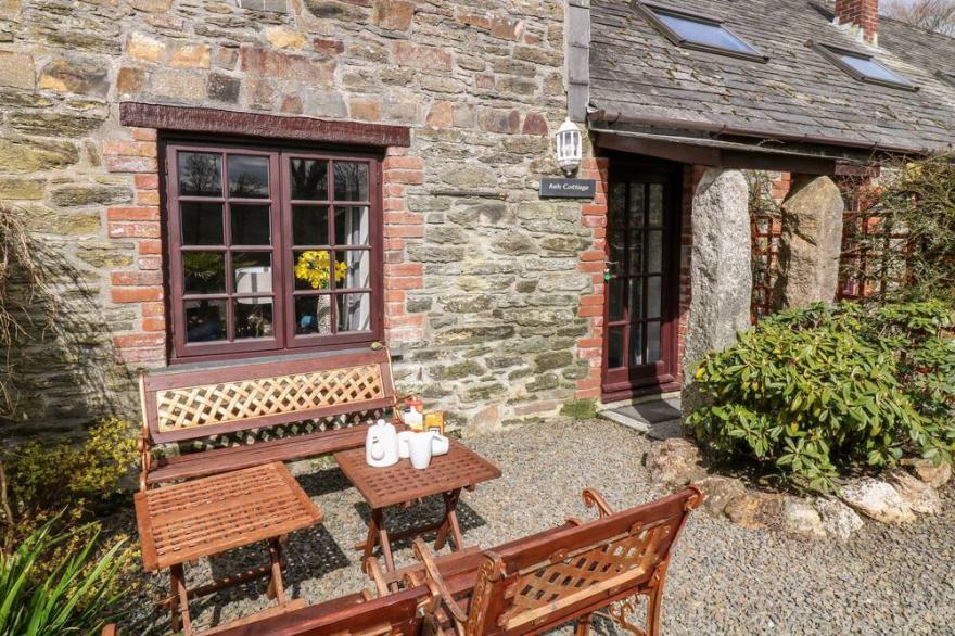 ASH COTTAGE, family friendly, character holiday cottage in Warbstow,