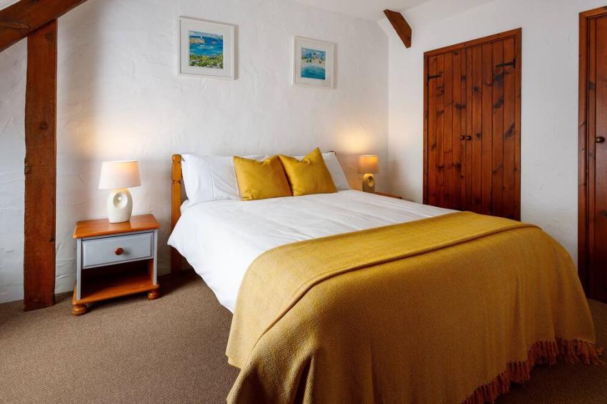 LITTLE LEIGHS, pet friendly, character holiday cottage in Warbstow,