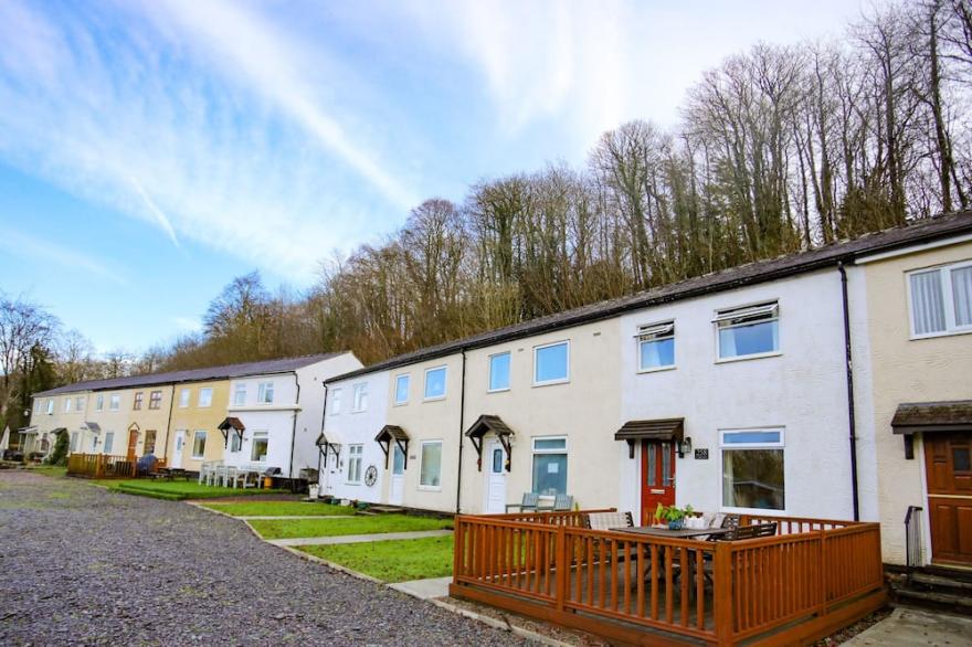 EIRLYS, pet friendly, with a garden in Caeathro