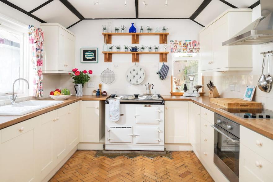 Fantastic Family Beach House, superb sea views & a stone's throw from the beach!