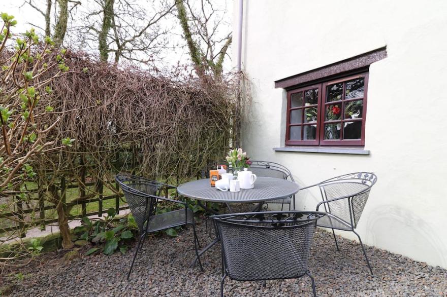 BEECH COTTAGE, pet friendly, character holiday cottage in Warbstow,