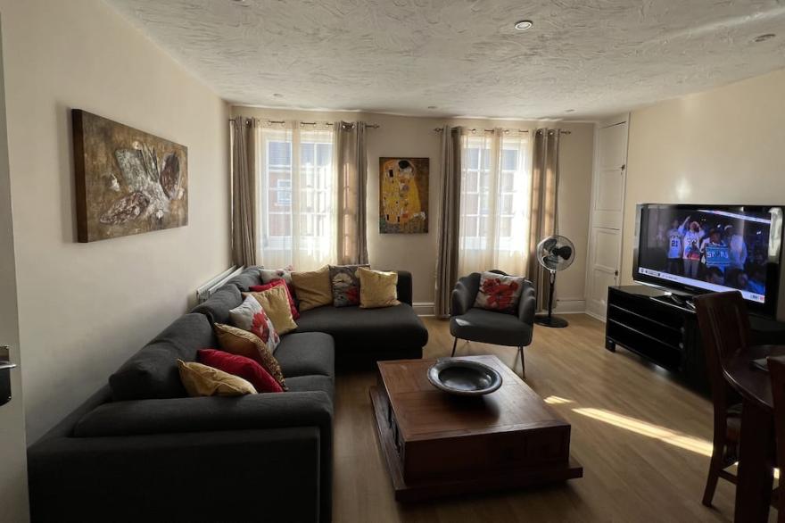 Yeovil Town Centre- Large 2 Bedroom Apartment