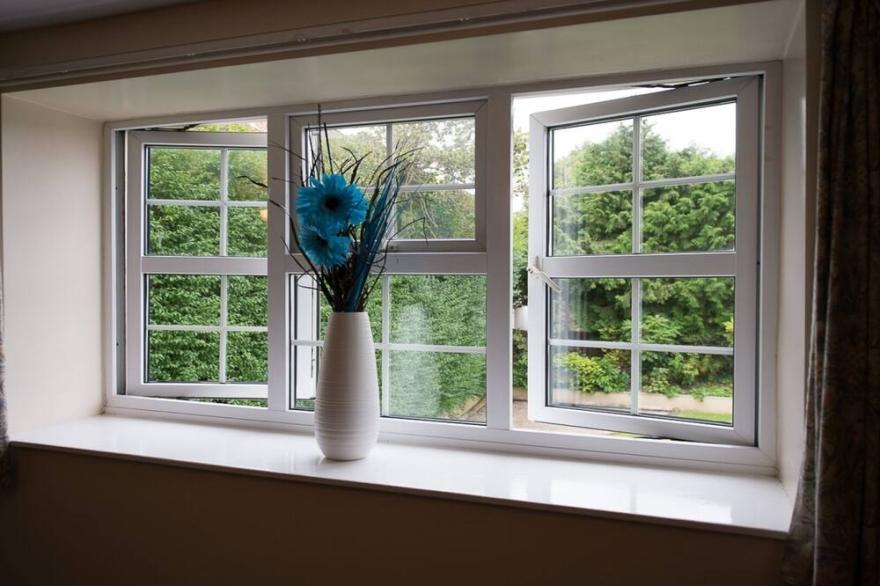3 bedroom flat near to town, beach, parking, garden, beach hut available