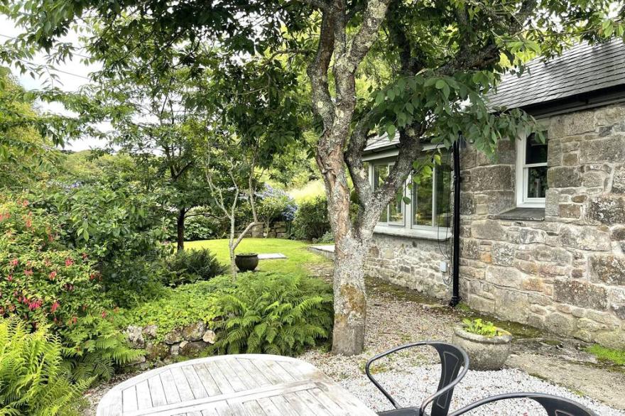 Stunning coastal cottage in valley near St Just