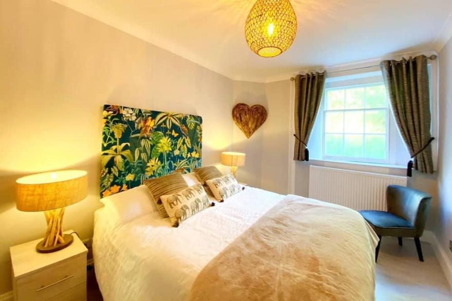 Meadfoot Bay Apartment at Hesketh Crescent - sleeps 3 guests  in 1 bedroom
