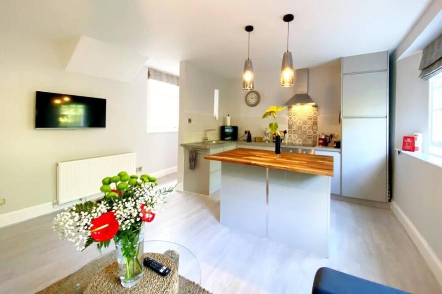 Meadfoot Bay Apartment at Hesketh Crescent - sleeps 3 guests  in 1 bedroom