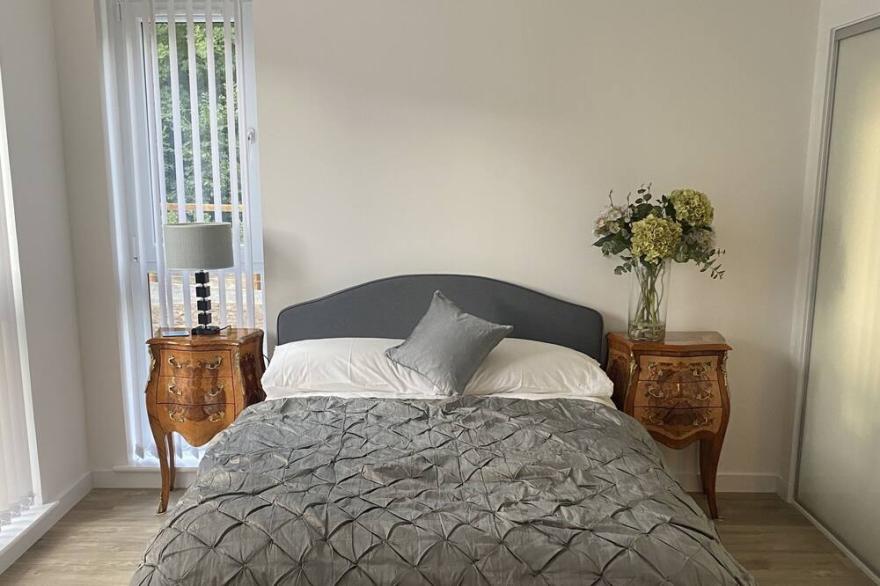 Modern  2 bedroom apartment located in central Edinburgh ,Free Parking