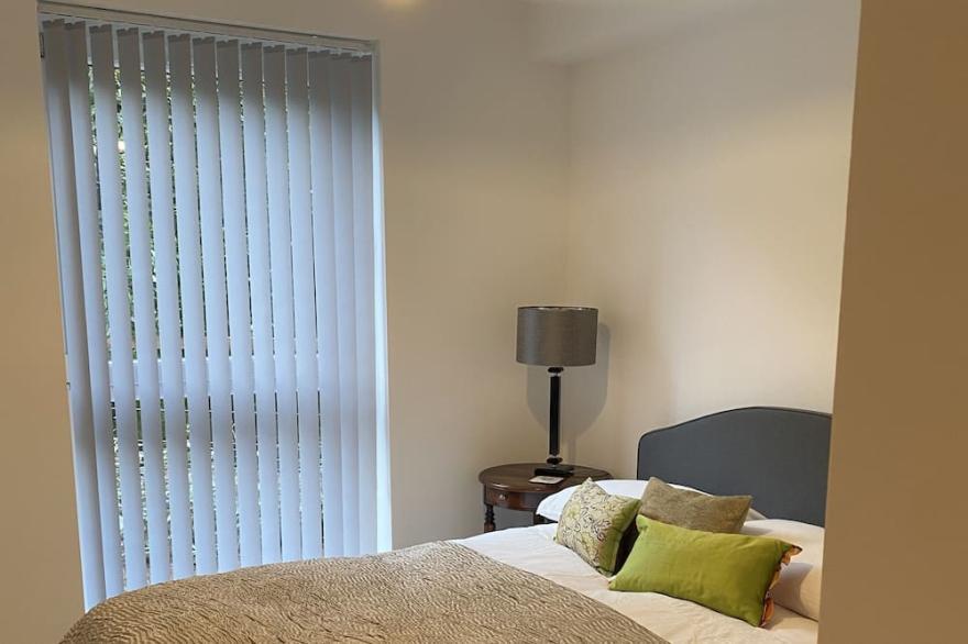 Modern  2 bedroom apartment located in central Edinburgh ,Free Parking