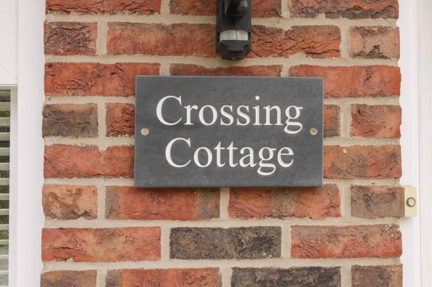 CROSSING COTTAGE, with a garden in Whitby