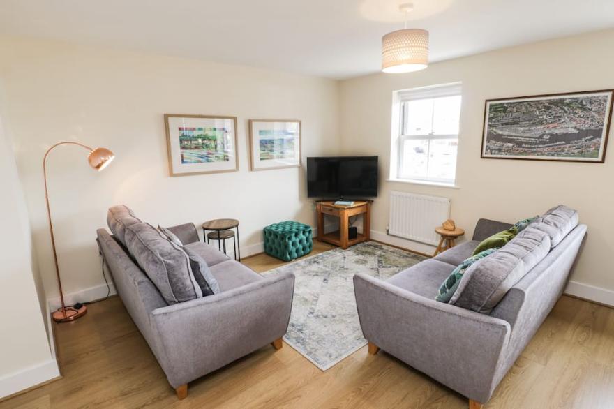 CROSSING COTTAGE, with a garden in Whitby