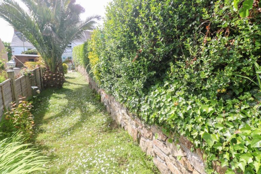 BREA COTTAGE, pet friendly, character holiday cottage in Crowlas