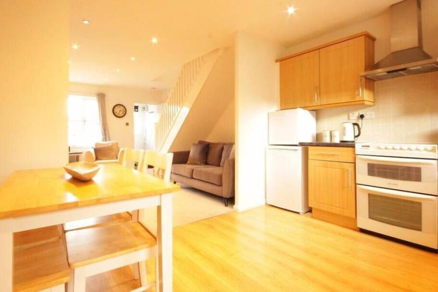 Fantastic 2-Bed House in Hull. Garden, Sky tv.