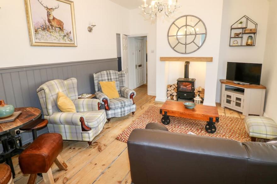 THE HIDEOUT, family friendly, character holiday cottage in Oakham