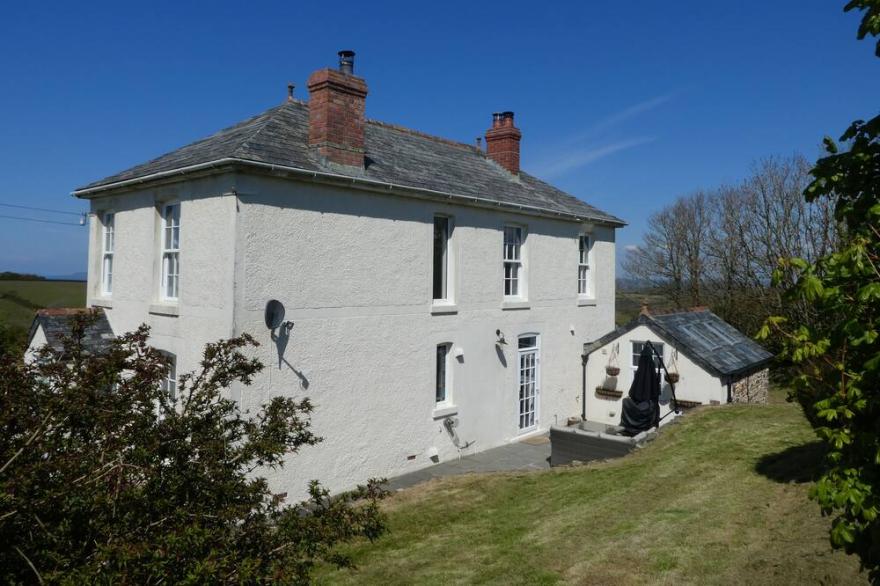 Farmhouse with Sea Views - walk to the beach!