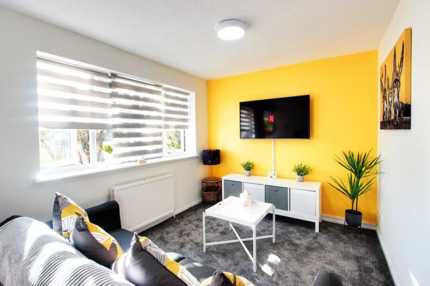 Modern One Bedroom House, Welsh Harp, NW London