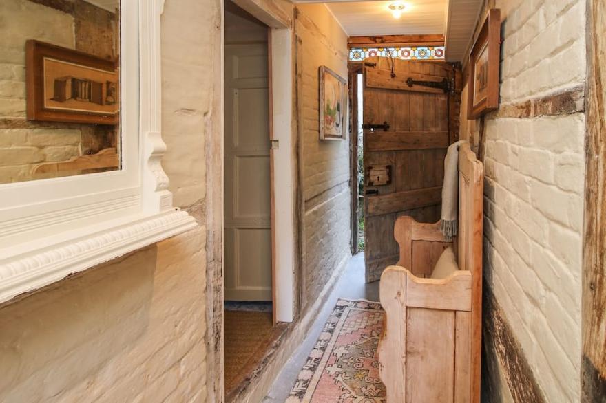 COBBLERS COTTAGE, pet friendly in Whitchurch