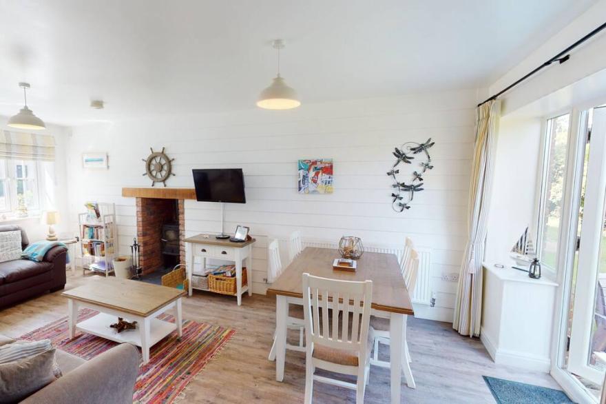 Wren Cottage -  a cottage that sleeps 5 guests  in 2 bedrooms