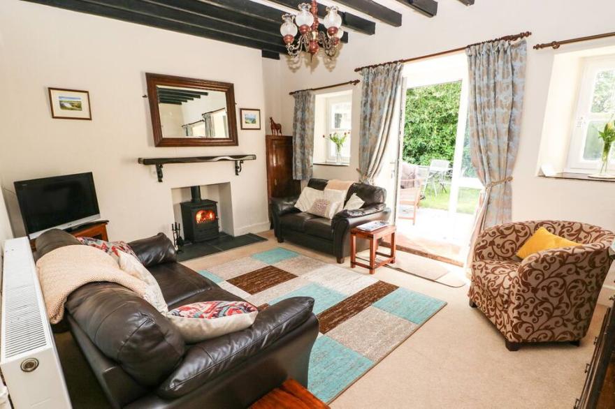 PARKE COTTAGE, family friendly, with open fire in Whitland