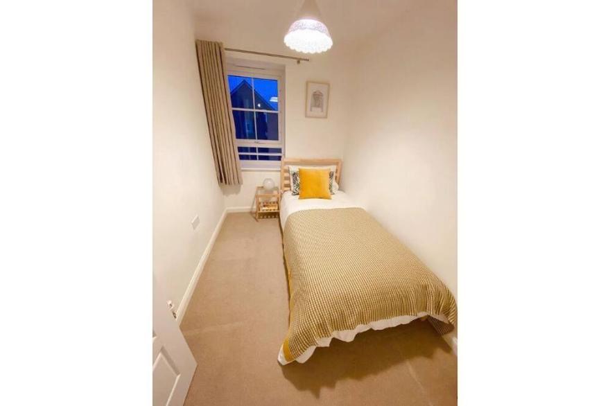 Coventry canal view house near City Centre with 2 Parking