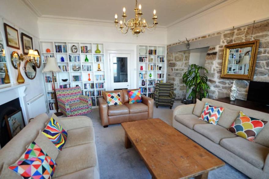 CHANNINGS ST IVES, Sleeps 10-12 Panoramic Sea Views and Parking